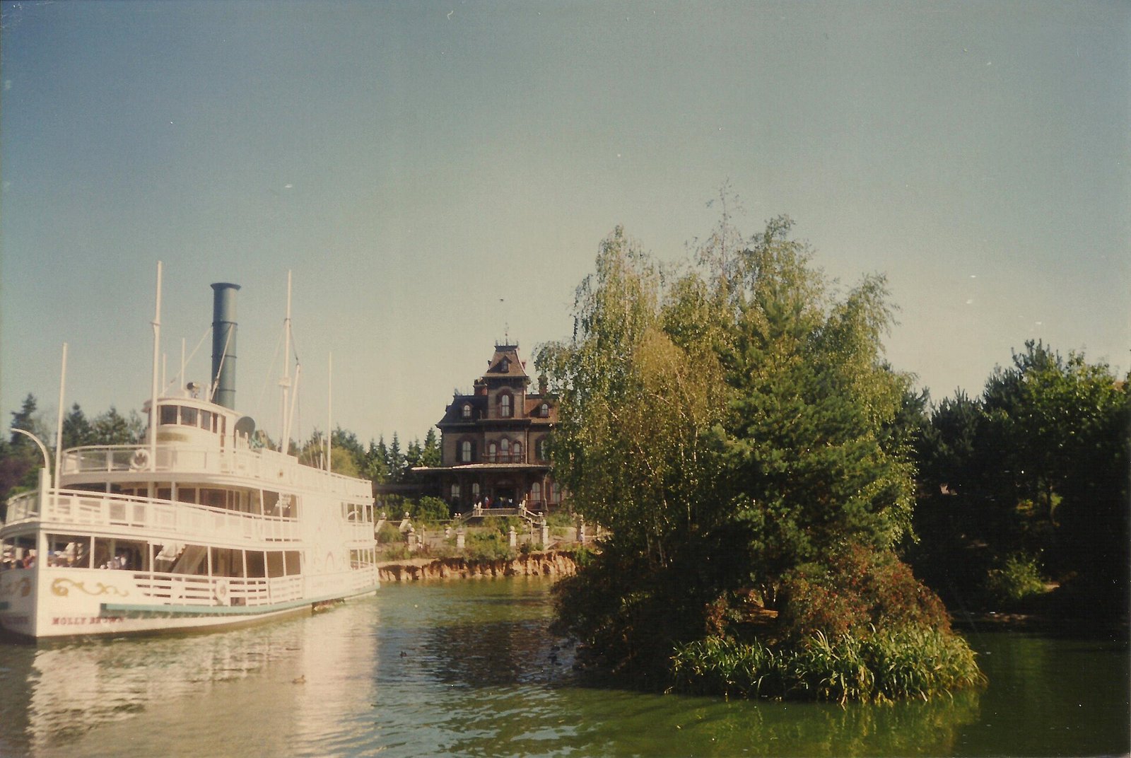 River Rogue Keelboats at Disneyland Paris